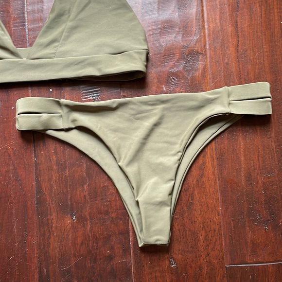 Bikini - Picture 4 of 4